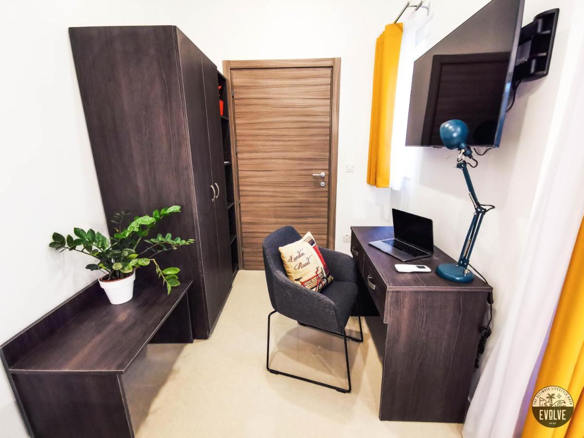 Evolve Coliving Guesthouse Слима Екстериор снимка