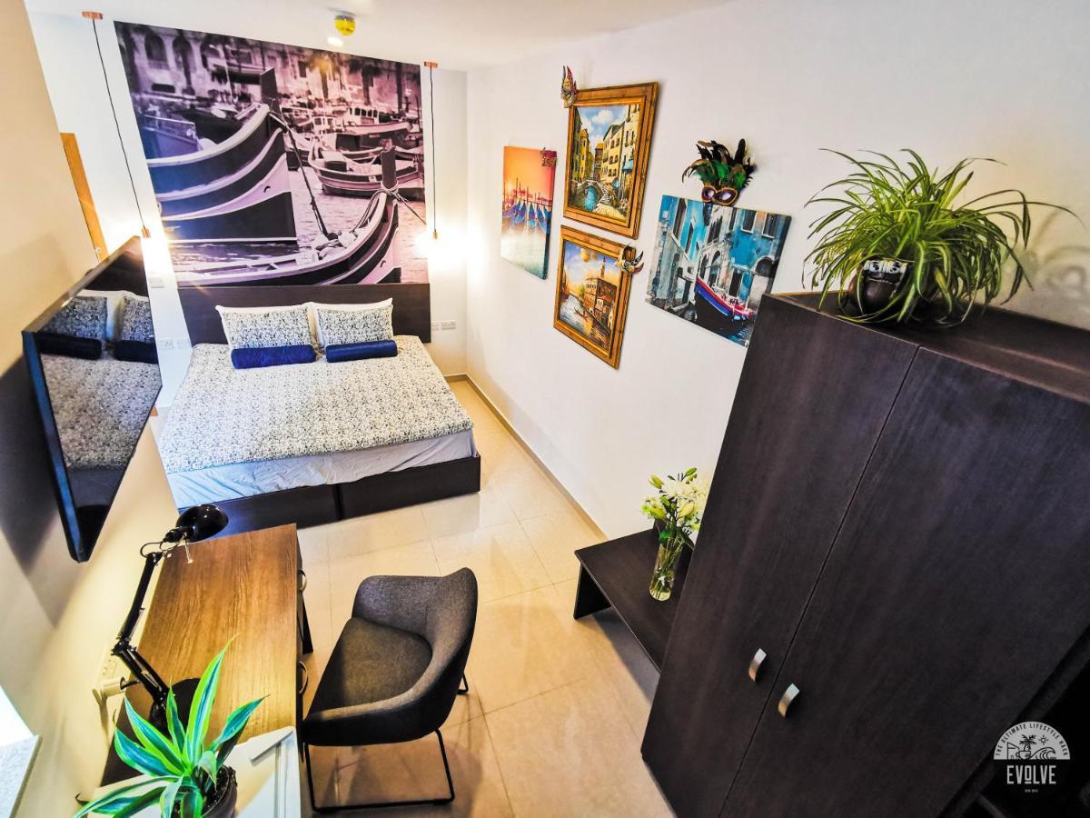 Evolve Coliving Guesthouse Слима Екстериор снимка